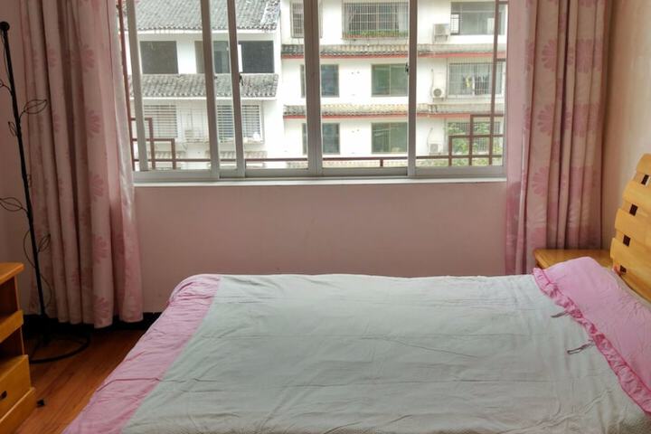 Room 5 of 28