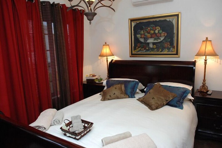 Room 5 of 12