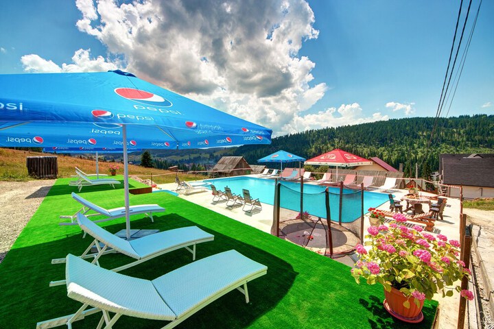Pool 21 of 43