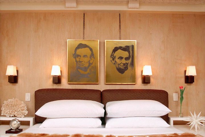 Luxury King Bed (5 of 10)