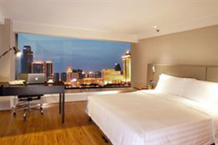 Room 12 of 46