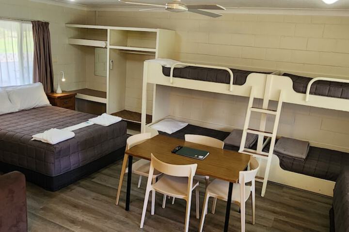 Room 15 of 48