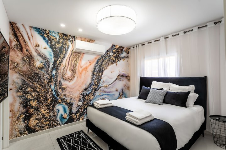Room 3 of 74