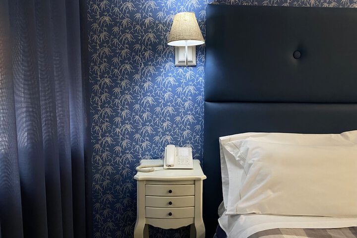 Room 15 of 83