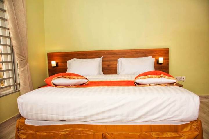 Room 3 of 8