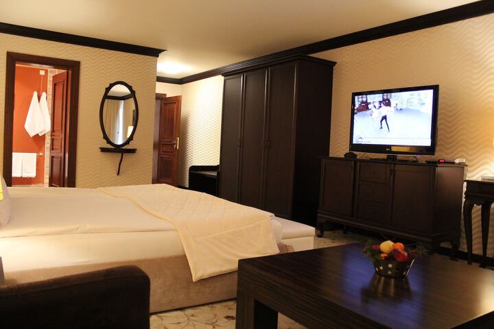 Room 9 of 85