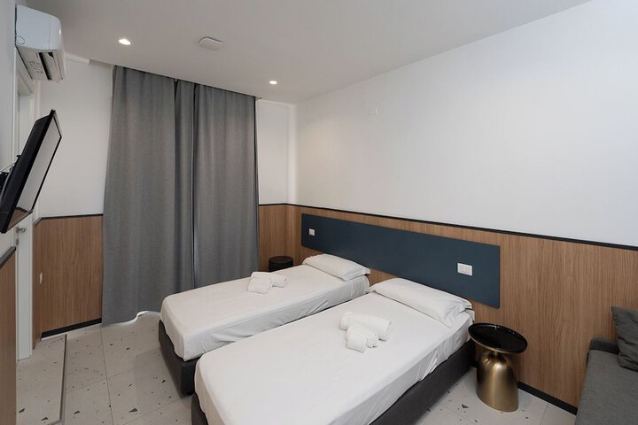 Room 42 of 80