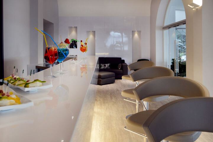 Lounge 88 of 101