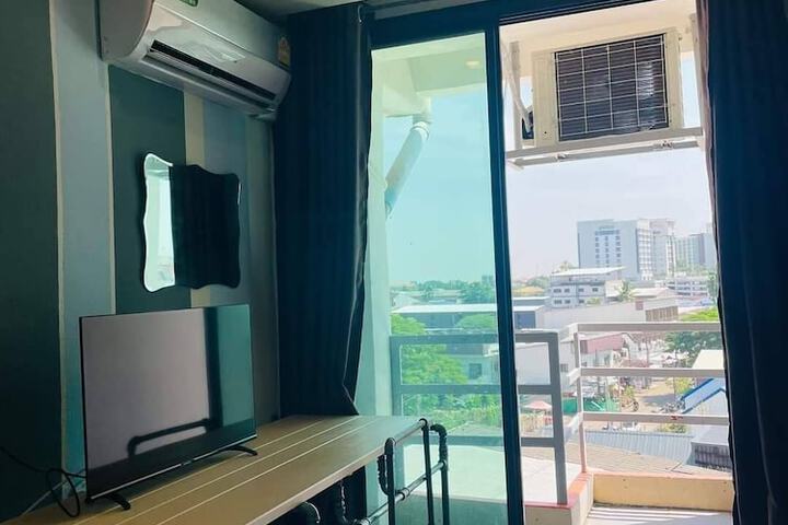 Room 5 of 12