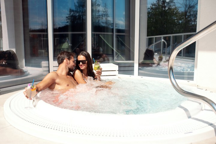 Hot Tub 10 of 35