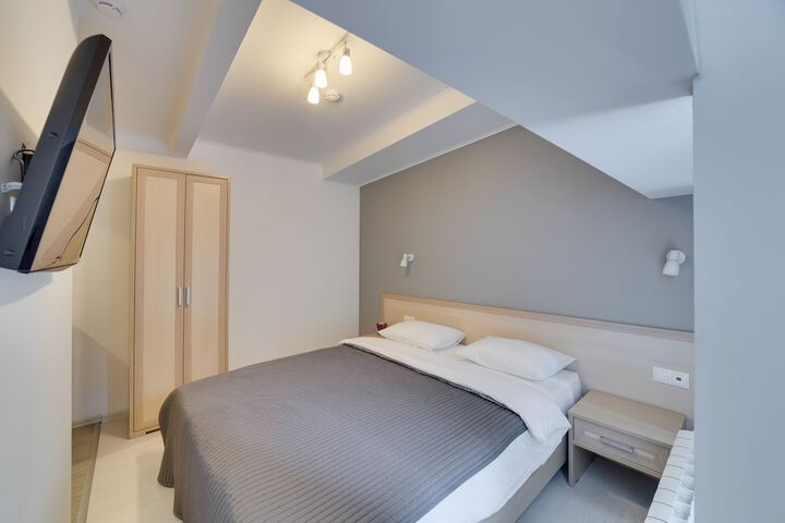 Room 10 of 22