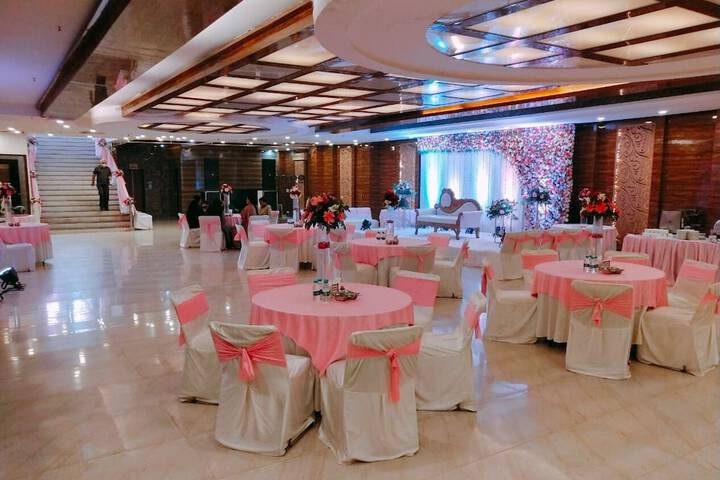 Ballroom/Hall 98 of 130