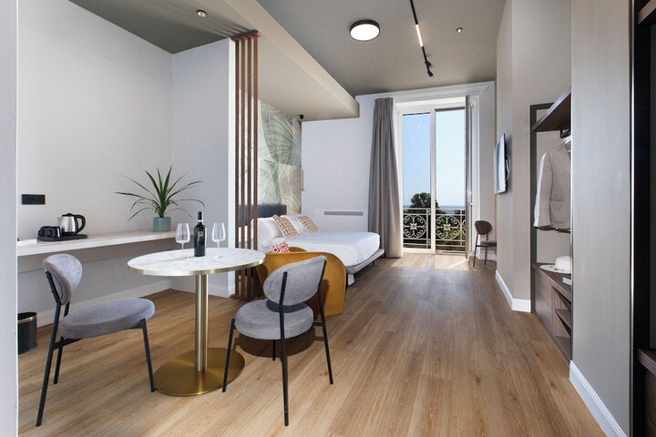 Room 34 of 100