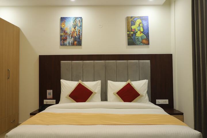 Room 12 of 24