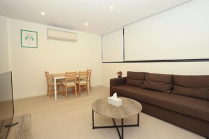 Room 6 of 14