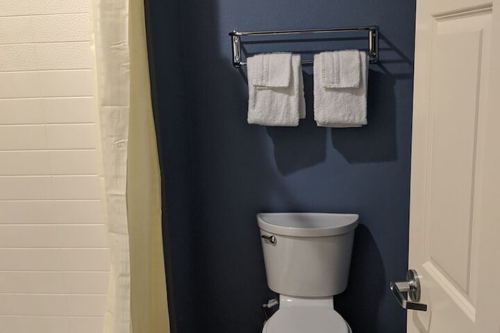Room 16 of 28