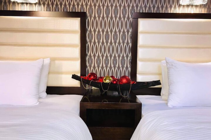 Room 52 of 100