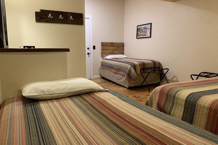 Room 28 of 77