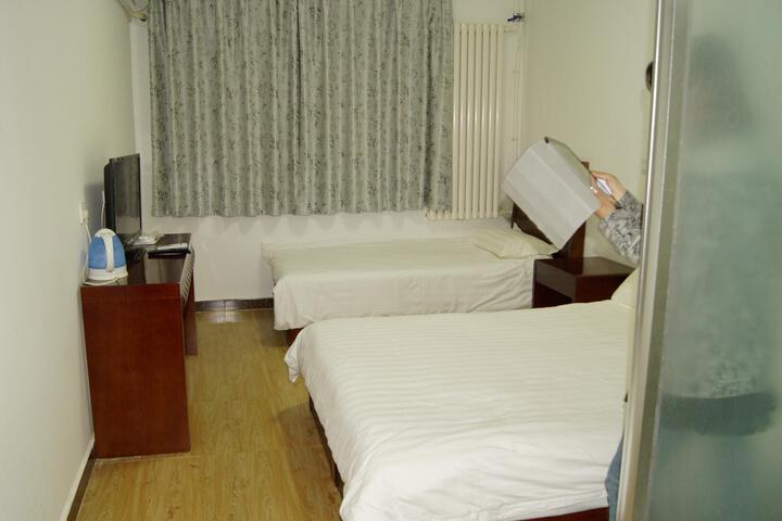 Room 4 of 8