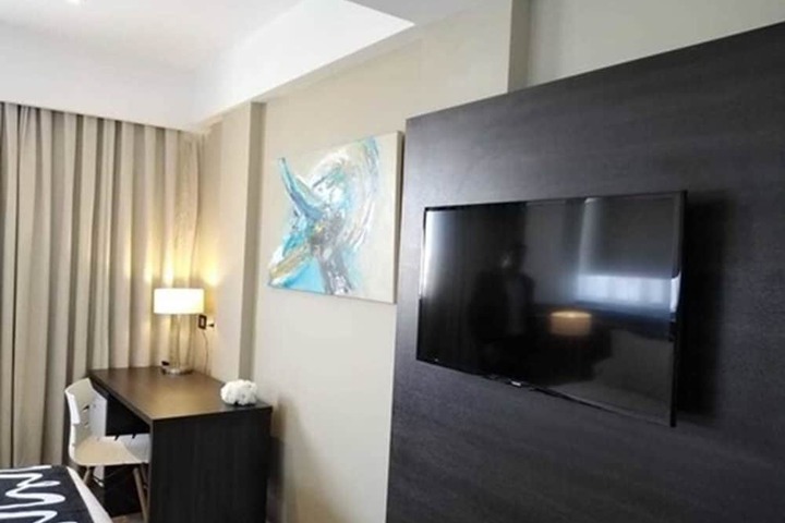 Room 15 of 28