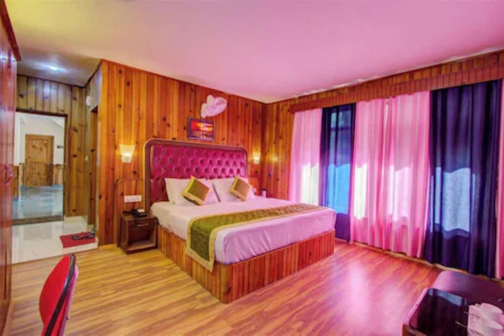 Room 10 of 18