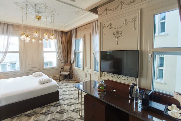 Room 8 of 91