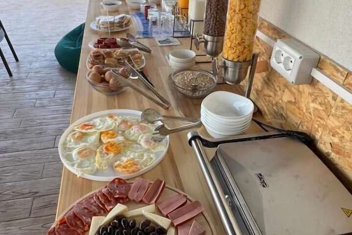 Breakfast/Coffee Service 82 of 96
