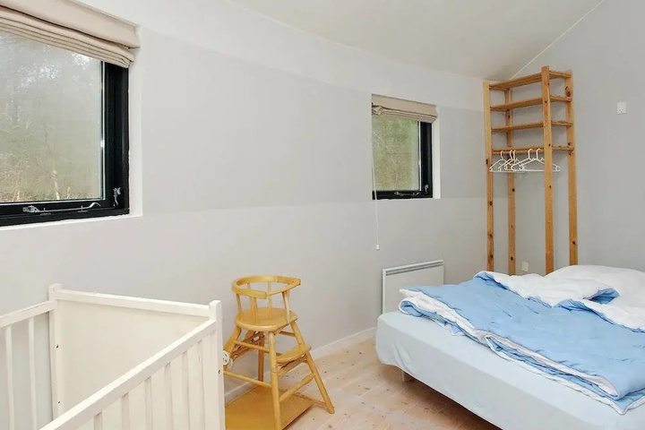 Room 4 of 15