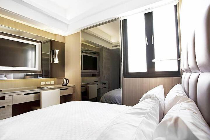 Room 8 of 15