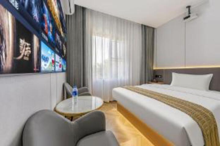 Room 4 of 6