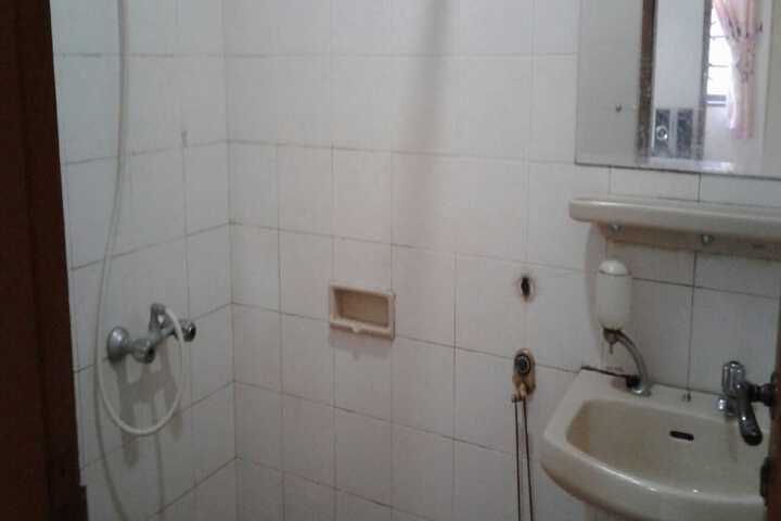Room 18 of 25