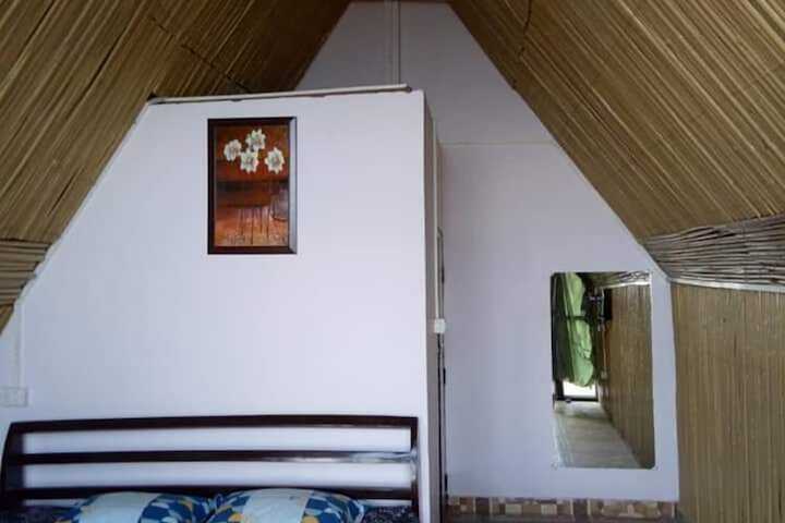Room 8 of 9