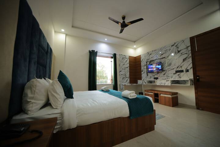 Room 10 of 36