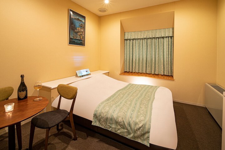 Room 10 of 36