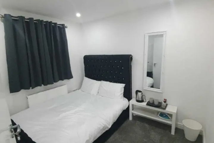 Room 3 of 8