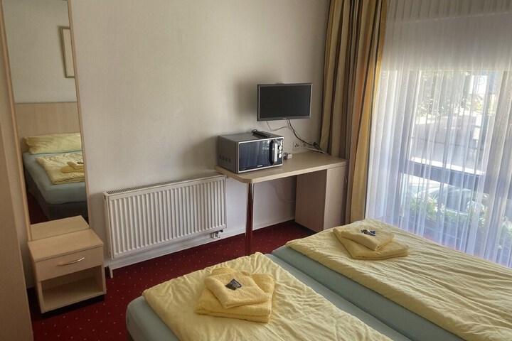 Room 11 of 23