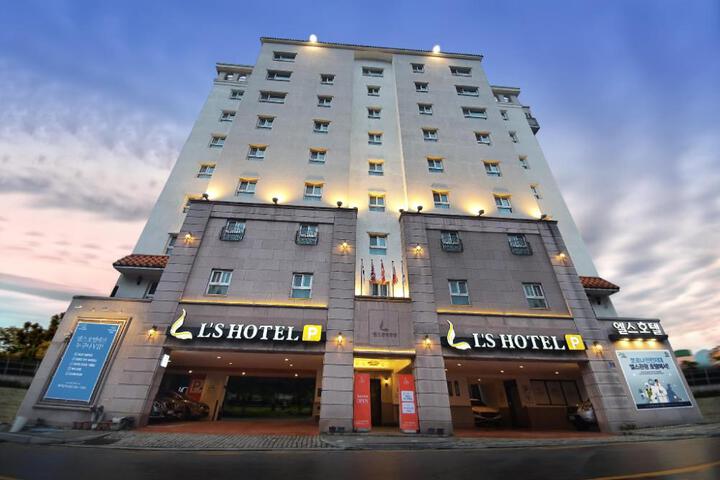 LS Tourist Hotel