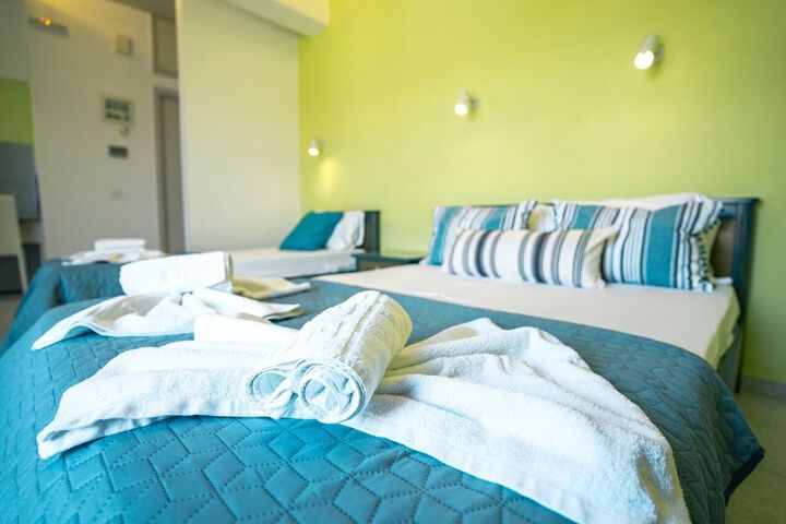 Room 2 of 74