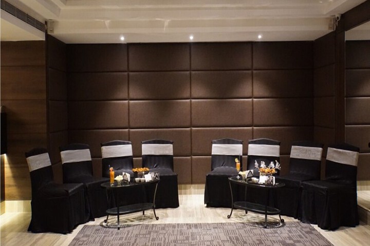 Ballroom/Hall 74 of 95