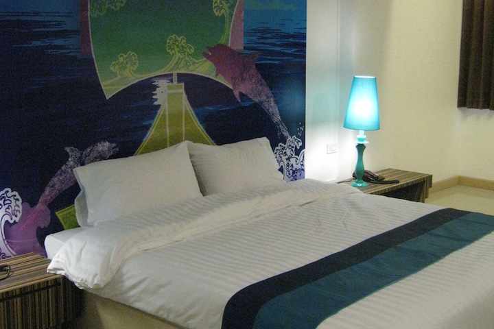 Room 5 of 147