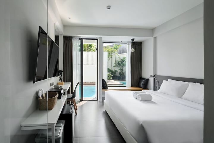 Room 16 of 38
