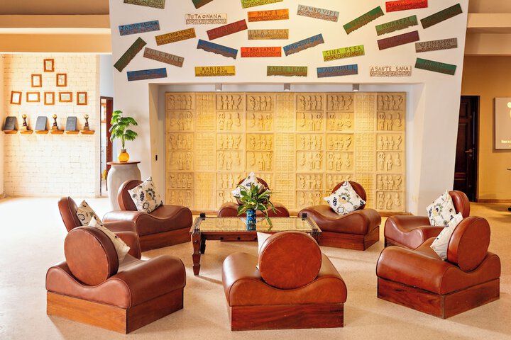 Entrance & Lobby