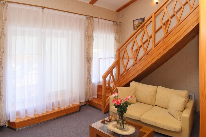 Room 7 of 74