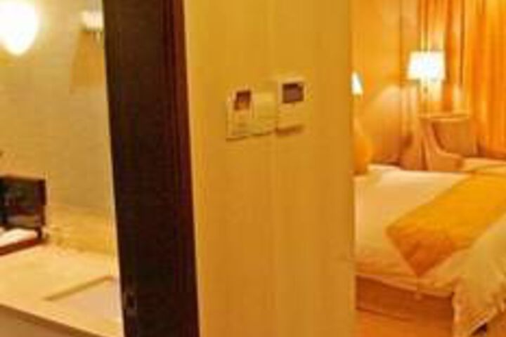 Room 19 of 73