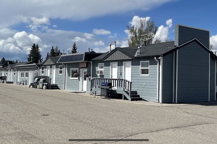 West Castle Motel in Pincher Creek, AB