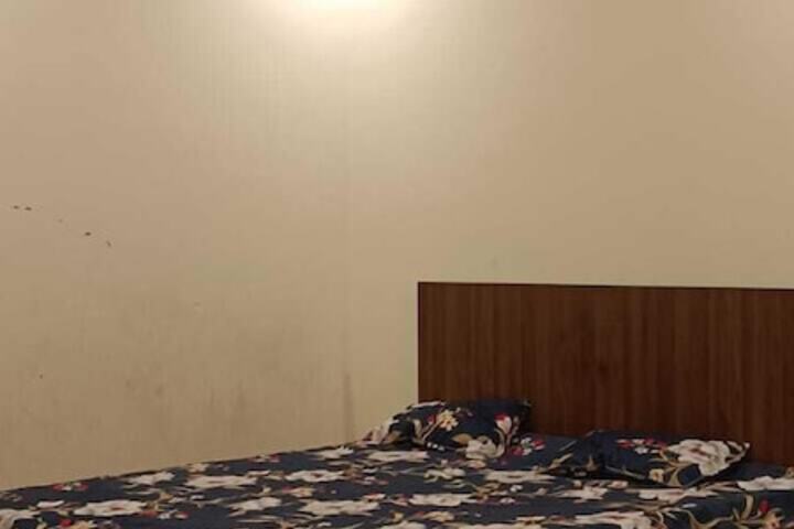 Room 5 of 13