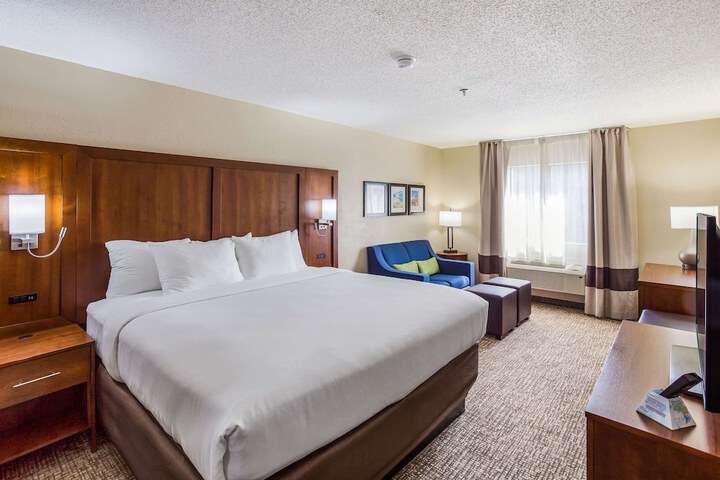 1 King Bed (7 of 12)