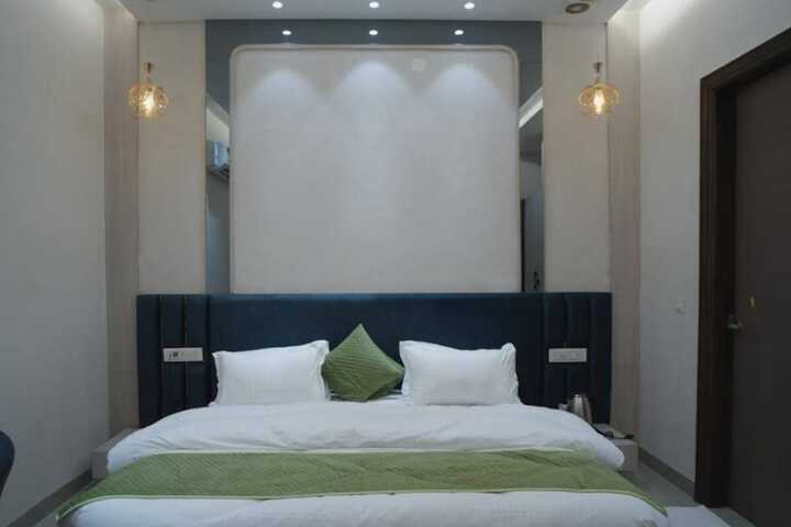 Room 15 of 24