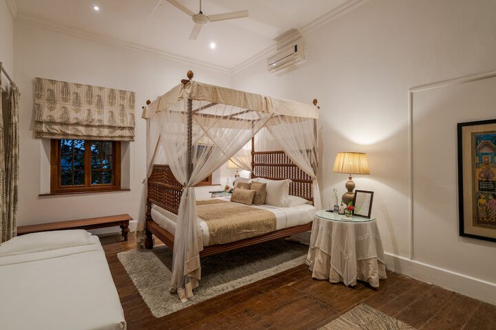 Room 28 of 53