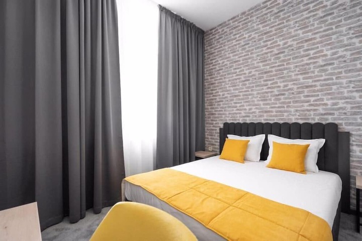 Room 10 of 35